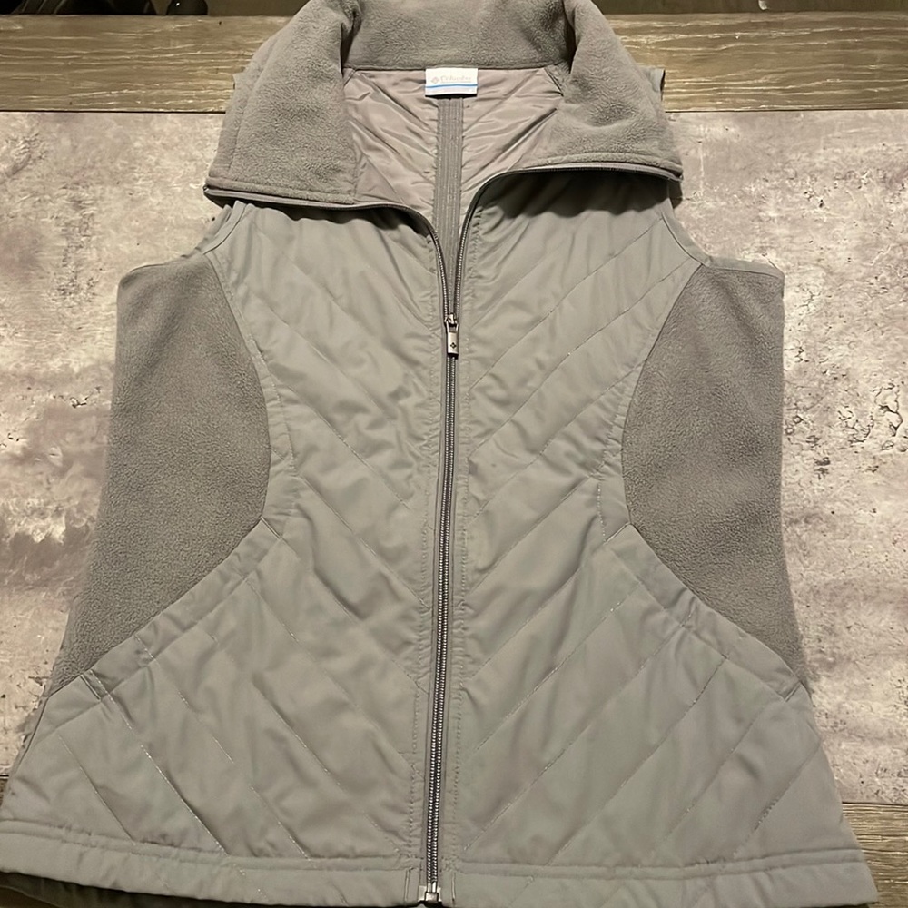 Columbia gray vest